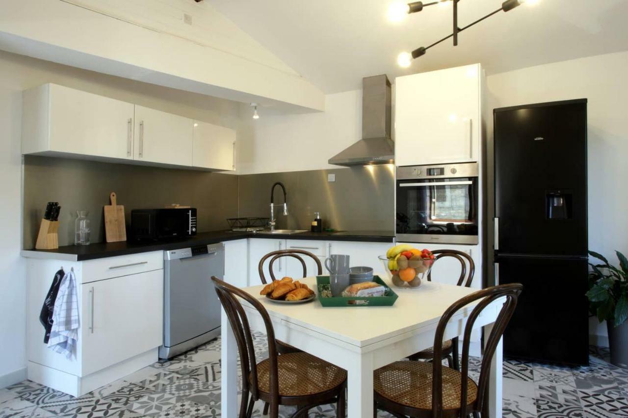 Les Gites De Laure - L'Or Vert, Appartement Avec Vue Sur Le Chateau, Parking Prive, Climatisation, Netflix, A 160 M De La Cite Medievale Carcassonne Exterior foto